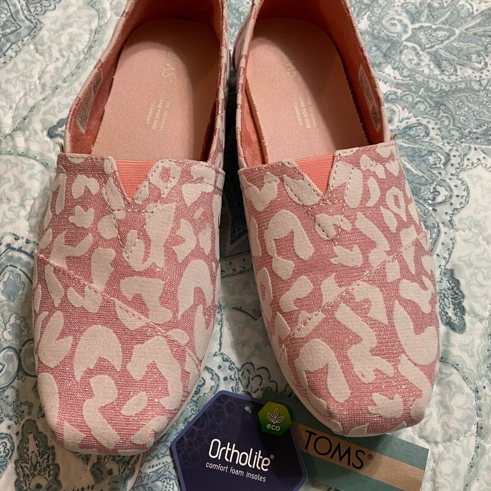 TOMS pink cheetah alpargatas